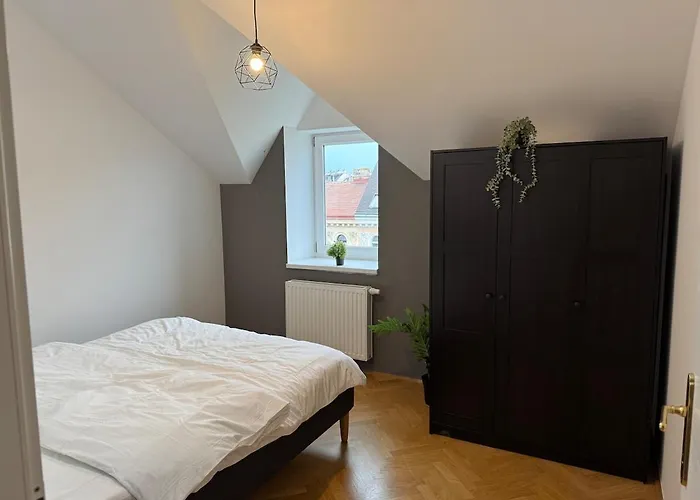 50qm, Schoenbrunn, Central, Balcony, Attic Apartamento Viena