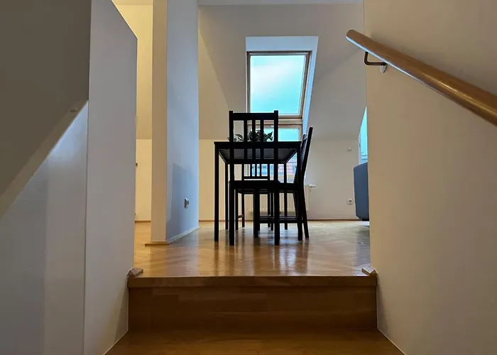 Apartamento 50qm, Schoenbrunn, Central, Balcony, Attic